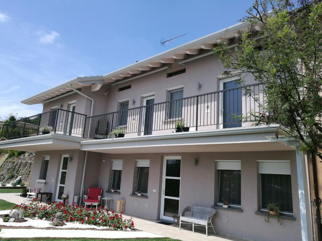سويانو ديل لاغو Mimosa Apartments المظهر الخارجي الصورة